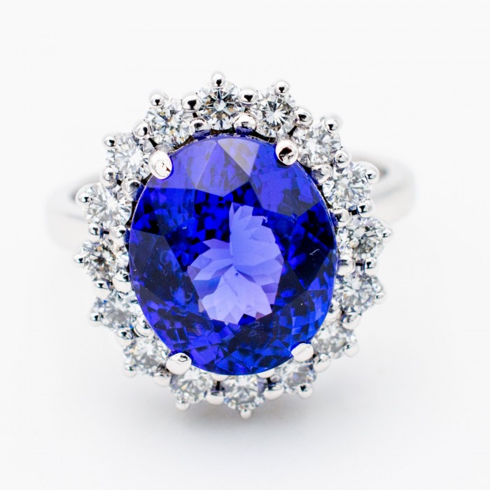 Anello Margherita Tanzanite Ct. 6,63 e Diamanti in oro 18Kt