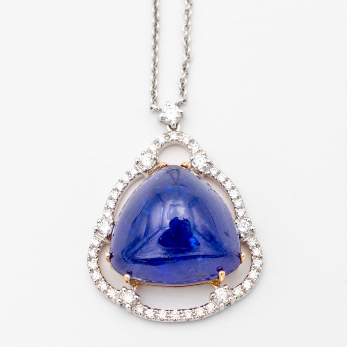 Girocollo pendente tanzanite cabochon e diamanti in oro 18Kt