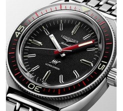 Quadrante nero con indici Super-LumiNova Longines Ultra-Chron