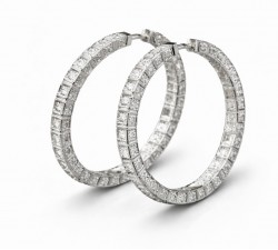 Orecchini a cerchio in oro bianco con diamanti naturali 1,60 ct diametro 3,30 cm