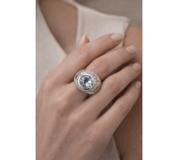 Anello in Oro Bianco con Acquamarina ovale e Diamanti - Dienneci Gioielli