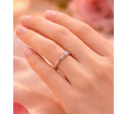 Anello solitario diamante Ct. 0,15 in oro bianco 18Kt - DIENNECI GIOIELLI