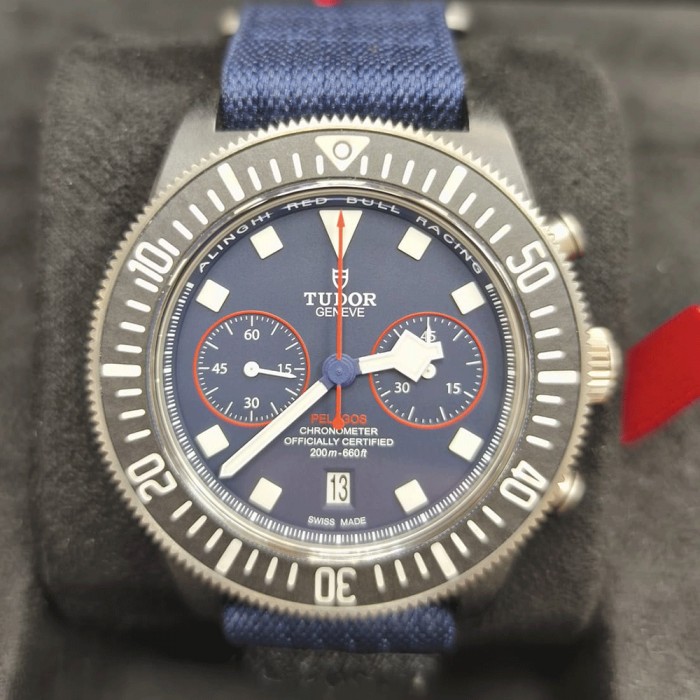 Tudor Pelagos FXD Chrono “Alinghi Red Bull Racing Special Edition” Ref. M25807KN-0001 – Nuovo, Full Set