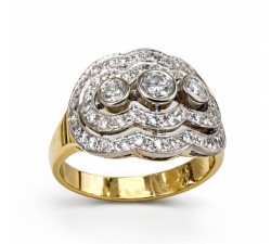 Dettaglio tre diamanti centrali e doppio contorno diamanti 1,35ct - anello oro 18kt