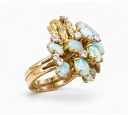 Anello in Oro Giallo 18 kt con 12 Opali Cabochon e 10 Diamanti (0,50 ct) - DIENNECI GIOIELLI