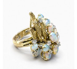 Anello in Oro Giallo 18 kt con 12 Opali Cabochon e 10 Diamanti (0,50 ct) - DIENNECI GIOIELLI