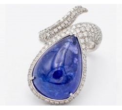 Anello tanzanite cabochon e diamanti in oro 18Kt