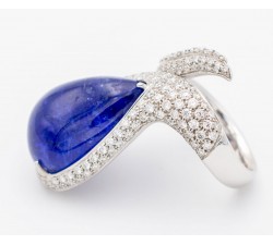 Anello tanzanite cabochon e diamanti in oro 18Kt